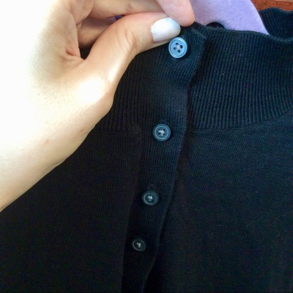 LIKE NEW Everlane Black Organic Button Mockneck! - Picture 10 of 14